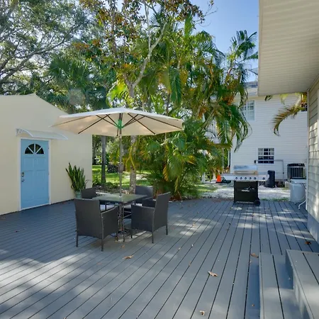 Ozona Studio With Shared Deck - Steps To Gulf!